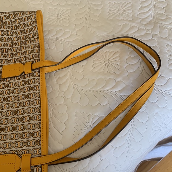 Tory Burch Gemini Link Tote - Picture 9 of 10